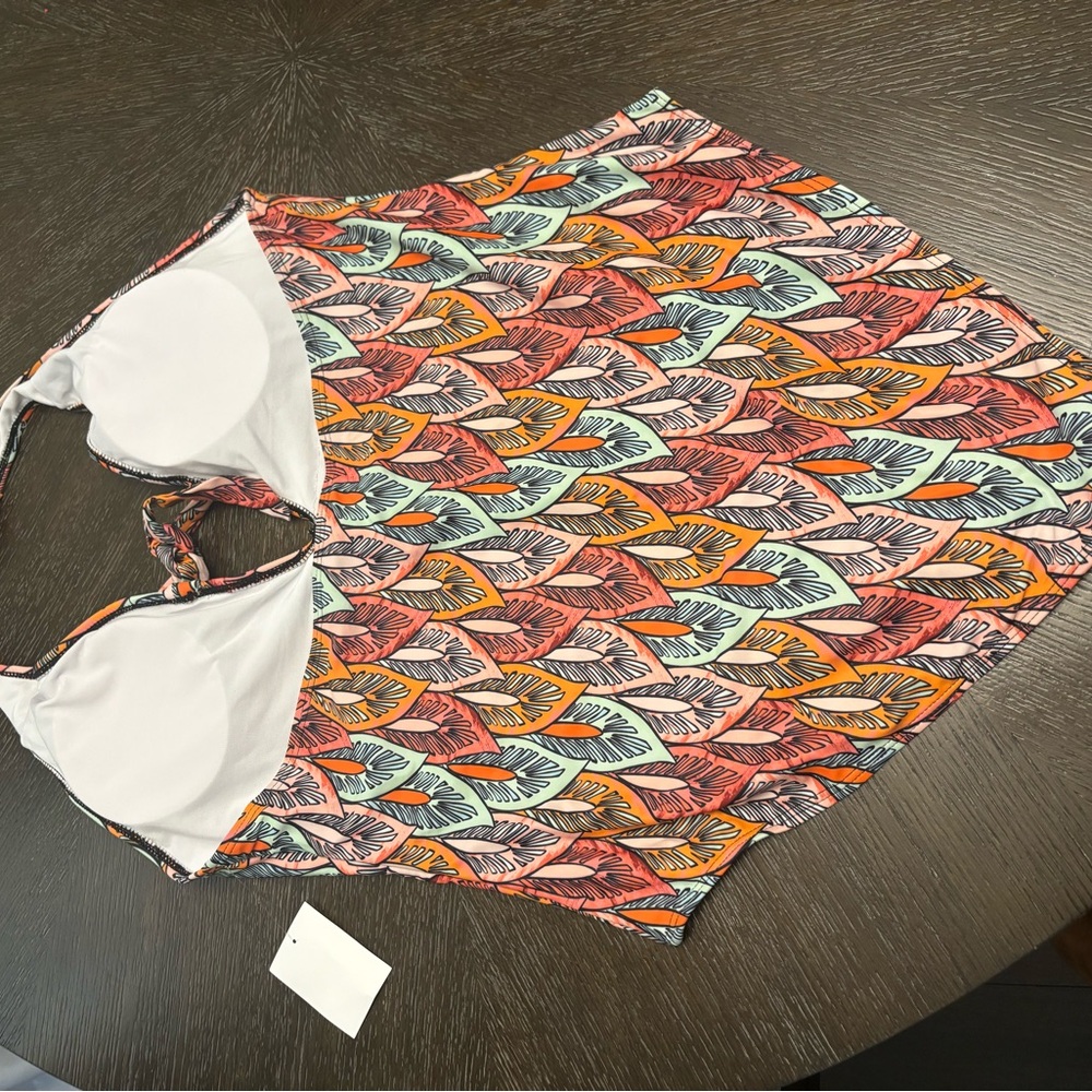 Colorful Leaf Pattern Swimsuit - Picture 2 of 3